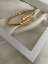 Nail Handcuff