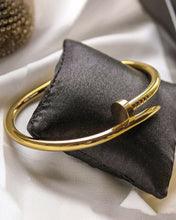 Nail Handcuff