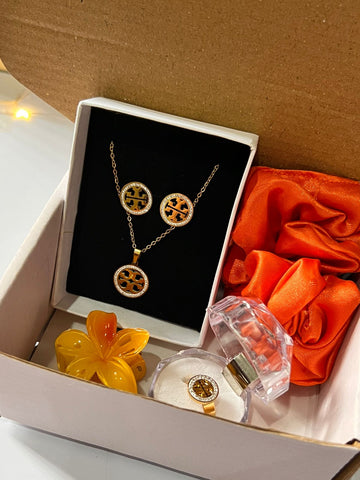 Elara Treat Box