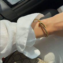 Nail Handcuff